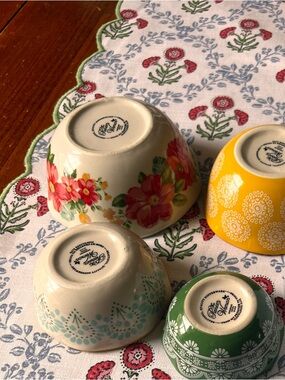 Pioneer Woman Vintage Floral Ceramic Measuring Cups